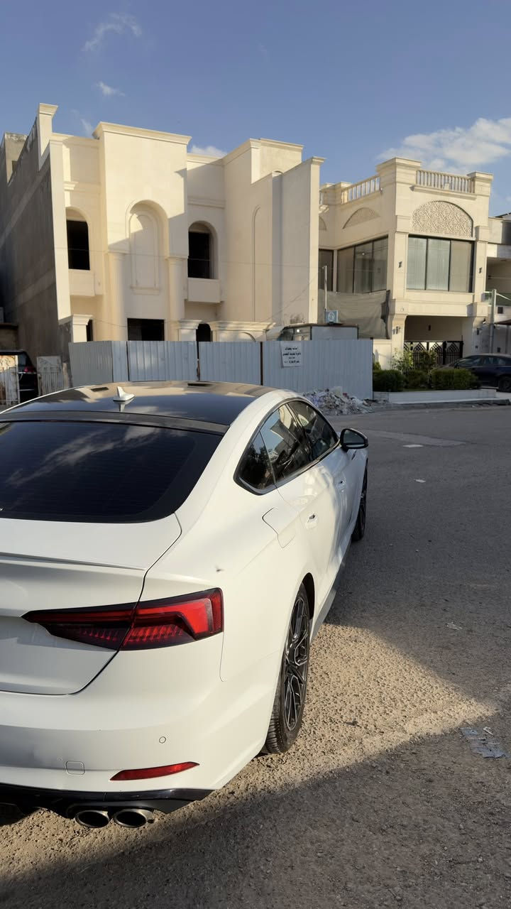 للبيع او مراوس اودي s5 quatro prestige اعلى مواصفات 
 موديل :٢٠١٩ 
السيارة ٤١٠ حصان معدلة شي بسيط بعمان 
الممشى :٦٩ الف كيلو 
وارد كندي كلين تايتل 
المحرك : ٦ سلندر تون باور تيربو 
السيارة داخل كله كاربون وشاموا 
فتحت سقف 
عداد دجتل 
داتا شو 
تحديد مسار 
قيادة ذاتيه 
كامرات وحساسات ٣٦٠ درجه 
تثبيت سرعه 
اكزوز سستم وكاله بلادي 
نقاط عمياء
دخول ذكي 
عدسات اماميه ورادارات 
انارة داخليه متغيرة الوان 
سيارة مسويلها صيانه عامه وصدر امامي وخلفي ودبلات كله جديد وتخم ويالة وتايرات جديد 
وباقي بيها هواي مواصفات
السعر :26 الف دولار وبيها مجال 
للاستفسار ***********
