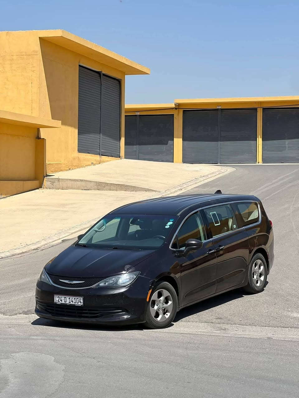Chrysler pacifica
باسفیکا موديل ٢٠١٧ 
بيها ٣ صفحات صبخ
گير و مكينه كفاله
كهربايا كفاله
طخم تايرات ووياله نظيف 
داخل ابيض
ستيرن تحكم
ماشيه ما يقارب ١٤٠ مايل 
تحويل ووكاله شرط
مكان سياره دهوك
سعر ١٦٠ وبي مجال بسيط
تليفون *********** وبي واتساب
