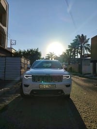 للبيع مستعجل جيب كراند شيروكي للبيع 2021 جيب كراند شيروكي لون ابيظ داخ...