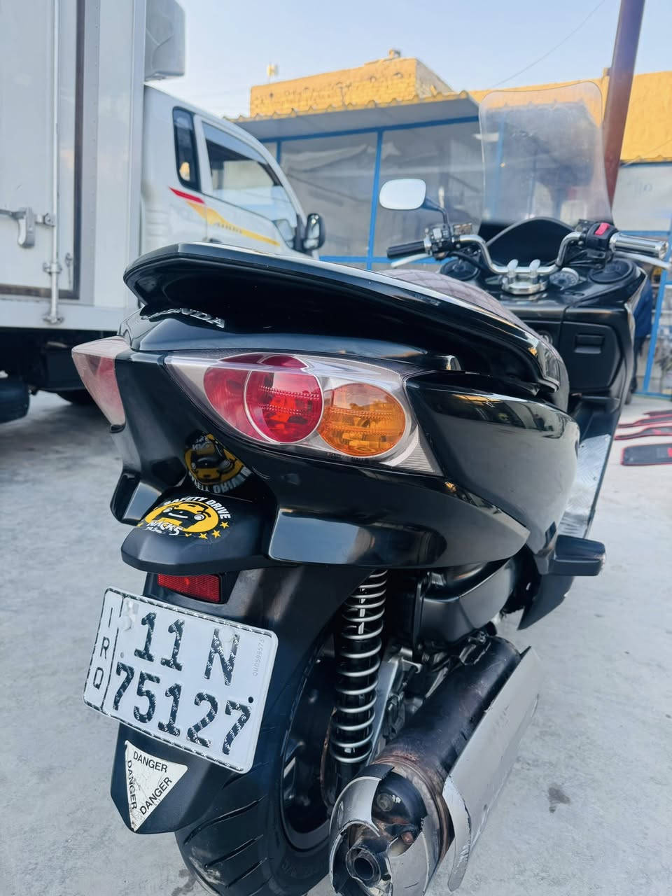 فورزا 010 كامل مرقم وسنويه جديدة تحويل ثاني يوم 
الدراجة مثل مواضح بل صوره كير ومكينه مكفول على ايد وحدة 
كير S7 +سبورت  سنويه وارقام جديدات قبل سبوع 
وباقي تفاصيل الكفرات ركز بل صور 
بيتي ابوب الشام ودوامي بجميله 
***********
السعر 19
