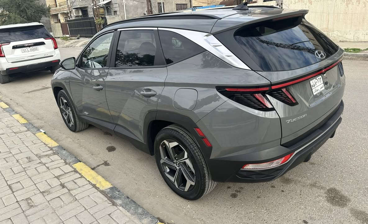 هيونداي توكسان  فول مواصفات للبيع بسعر 179 $
دخول جديد مدفوع كمرك حرة تترقم جميع المحافظات .
✅ الموديل 2024
✅اللون اسمنتي مميز
✅ فتحة سقف 
✅عداد المسافة 28 الف ميل 
✅ مقاعد جلد ابيض
✅مقعد سائق كهرباء 
✅ مقاعد امامية تدفئة 
✅ شاشة كبيرة كار بلي 
✅ رادار امامي و خلفي 
✅ شاحن مبايل واير لس 
✅ تبريد امامي و خلفي 
✅ بصمة تشغيل وابواب 
✅ تشغيل عن بعد 
✅ هاند بريك كهرباء بصمة 
✅ نظام اتو هولد 
✅نظام تزحلق ونزول مرتفعات 
✅محرك بانزين 2500CC
✅ ستيرن هزاز للتحذير 
✅ كامرة خلفية دوارة 
✅ افكيشن ونظاك ملاحة 
✅ نظام فور ويل H Trac الذكي 
✅ اضوية زينون و لد نهاري 
✅ درايف مود 4 أنظمة قيادة
✅ انطفاء وتشغيل ذاتي عند التوقف 
✅ إشارة بالمرايات الجانبية
✅ نقطة عمياء بالمرايات 
✅  توقف ذاتي لمنع الاصطدام 
✅ صندوق خلفي كهرباء 
✅ بردة خلفية و فرشة صندوق عدد 2
✅ أرضيات كاملة و جك وسبير وعدة وكتلوكات
✅ تخم تايرات بلادي نوع ميشلن حجم 19 انج 
✅ تحكم ستيرن وتحديد مسار ومثبت سرعة 
✅ صبغ بنيد وجاملغين امامي وباب سايق
✅ تعديل بارد جاملغ خلف سايق و مقدمة القمارة 
مكان السيارة بغداد السيدية للتواصل على الأرقام 
***********-*********** واتس اب متوفر .
