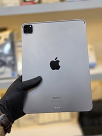 آيباد برو • نظافة ٩٩٪ • كرتون كيبل شاحن