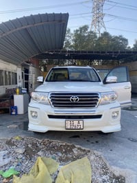 لاندكروز 2012 قطريه السياره ومبدلين الباب الخلفي صايره بريم  السعر 31 ...