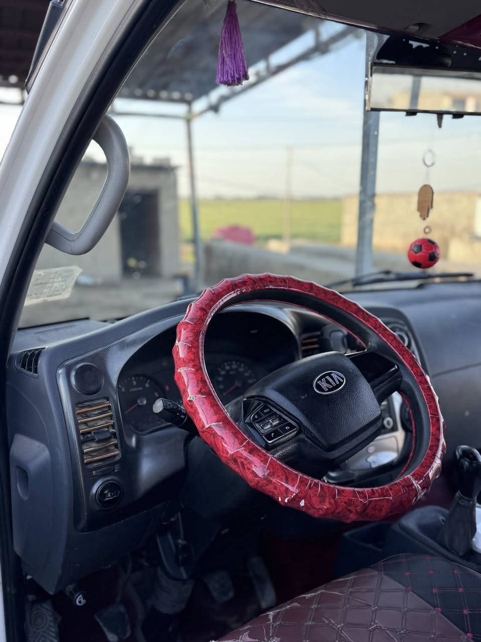 كيا حمل 2021. محرك 2700.  رقم واسط الانكليزي باقي بس تشد لوحات   مكان السياره واسط قضاء الحي 
رقم صاحب السيارة ***********
