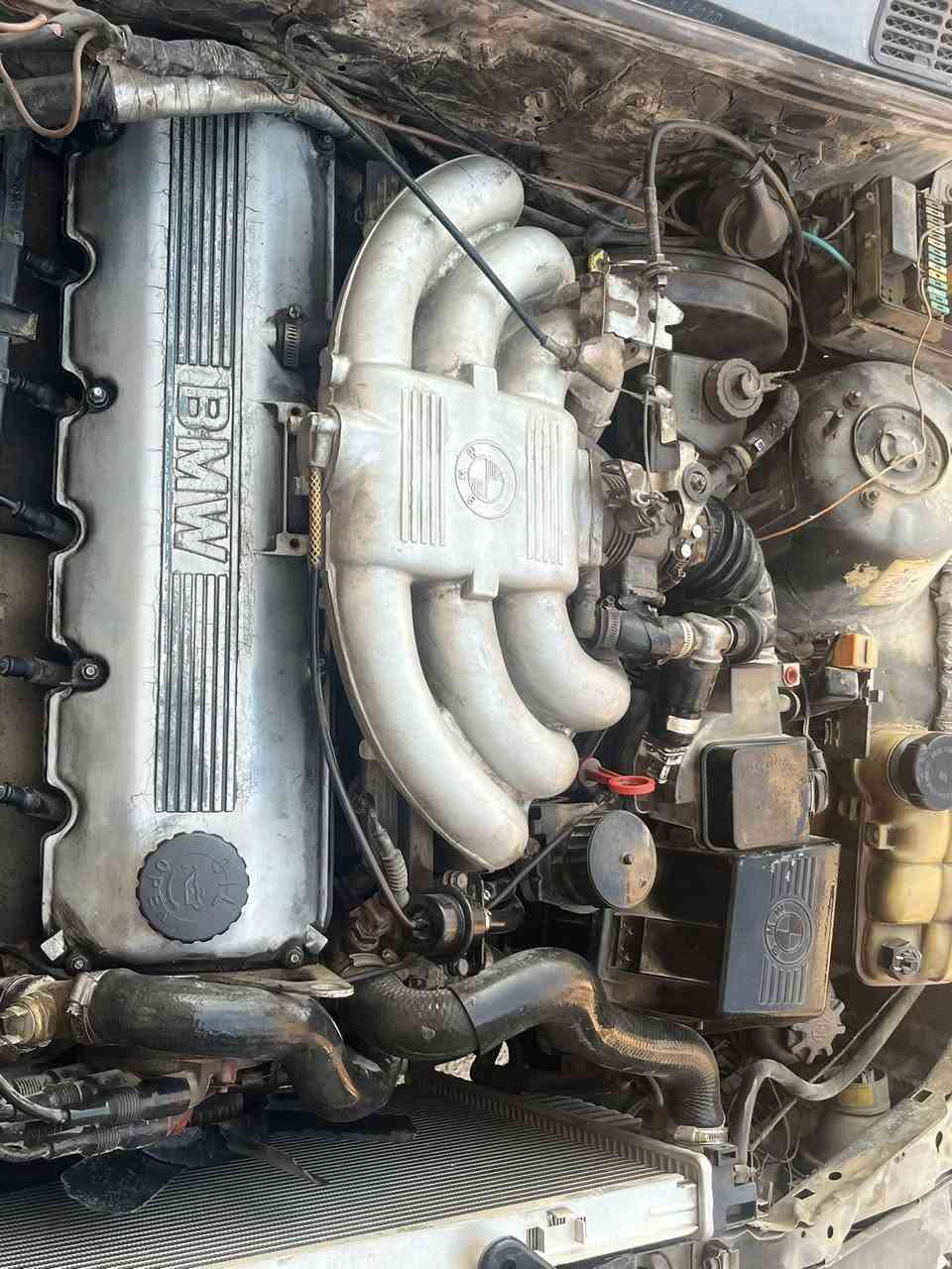 السلام عليكم 
BMW E30 
زعره للبيع السياره نظافتها كدامكم عوزها ترتيب بسيط السياره كامله ما نقصها شي ملاحظات بسيطه محركها 25 مفتوح كشنات دوشمه جديد جام كهربائي كير ومحرك وتحويل بشرط كير اوتوماتيك راعيها بغداد سعر السياره 38 وبيها مجال السياره شلعه ومعدل وبيها نظام كزوز على ريموت مكاني ناصريه مركز موجود ماسنجر واتساب تتصل وبالخدمه 
***********
