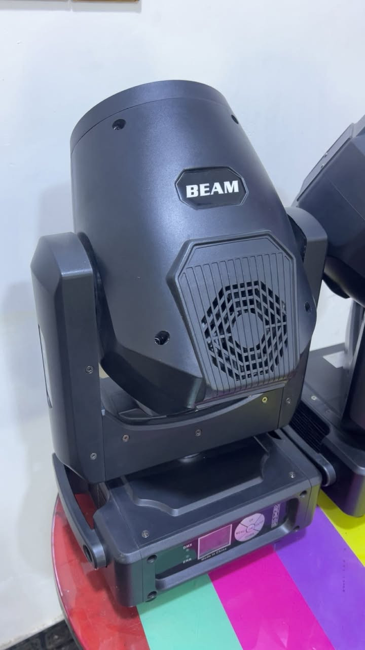 السلام عليگم 

BEAM 230W للبيع 
جدد بل كارتون استخدام فقط منزلي وقليل تشغيل 
ومكسر اناره DMX512 جديد ع ايدي فقط 
وزوج كيبلات المكسر 10M الواحد عدد 2
وكيبل بور 10M
 شباب الاجهزت ع ايدي فقط يعني لا حفله ولا شى 
واتصل وتدلل
هـ***********
