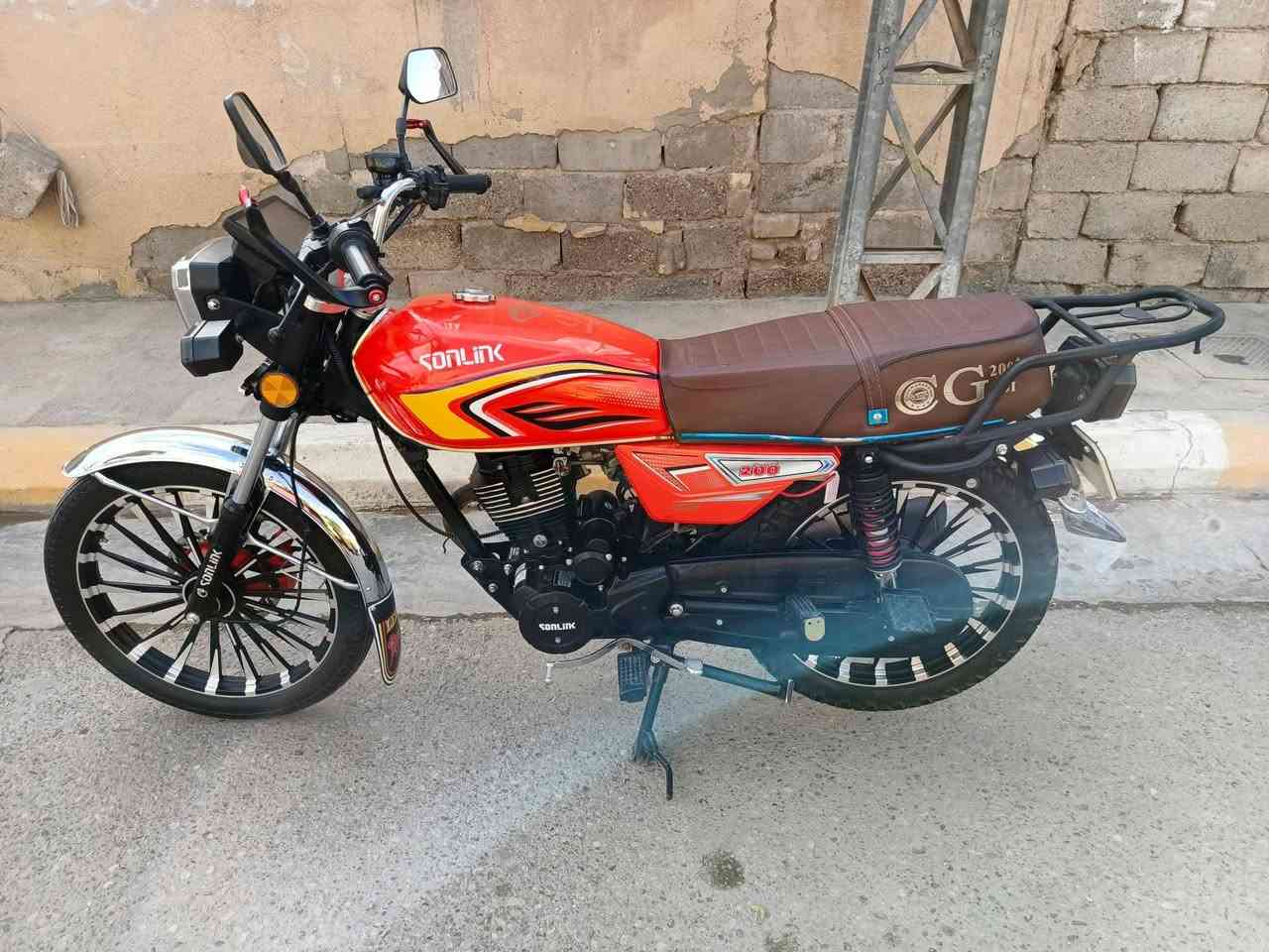 سلام عليكم دراجه سولنك موديل 24 جديده محرك 200cc شلعه معدل فول اوراق منفيس بيه فقط مكفوله من كلشي جاهزه السعر 900... العنوان فلوجه شهداء ***********
