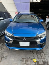 مسبوشي اوترلاند 2019 بيها ضرر قطعتين فقط سياره جاهزه  07813366604  لبي...