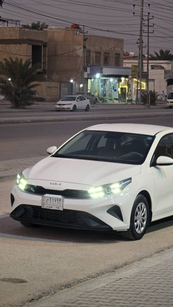 السلام عليكم
سيراتو 2023 للبيع 
محجوزه للمصرف استقطاع مباشر 
رقم بغداد صاحب السياره موجود ابغداد يسوي وكاله بل مركبه
السياره بيه شبر بارد بل جاملغ الأمامي اليمين وبيه بل باب مال سدر كارت 4 أصابع فقط والباقي كفاله السياره نضيفه لزكات الشركه بيه محرك 2000
مكان السياره نجف كوفه 
السعر 150 
للاستفسار 『***********』
               『***********』 النجف, العراق
