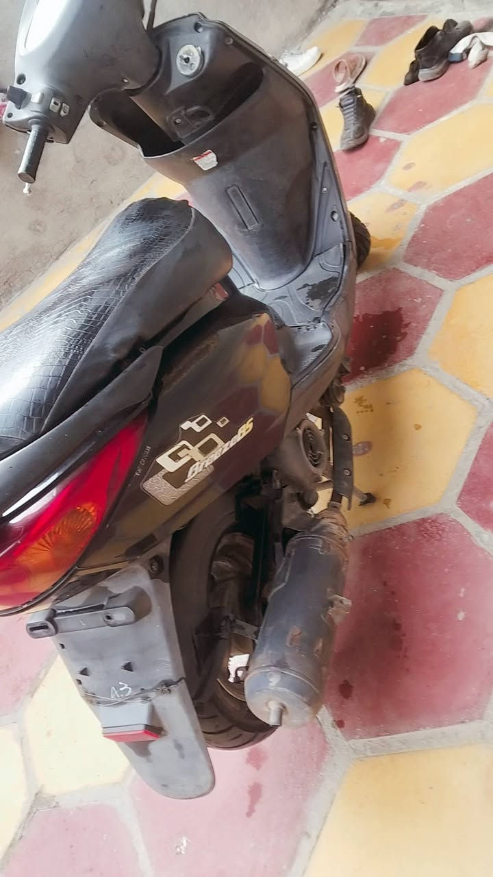 سلام عليكم للبيع ارواقها كله كامله مكاتبه وكلشي  نظيفه نضافه فولل ومكفوله بس عدا الكفر الامامي شوي تعبان اوراقه وكلش كامله مصار فتره من نزلتها رمبه نكره سلف نظيفه تجي تشغل وتروح سعر 800وبيه مجال حك الجيه مكاني بغداد ***********8
واتس او اتصال 
وبيك خير وتدلل
