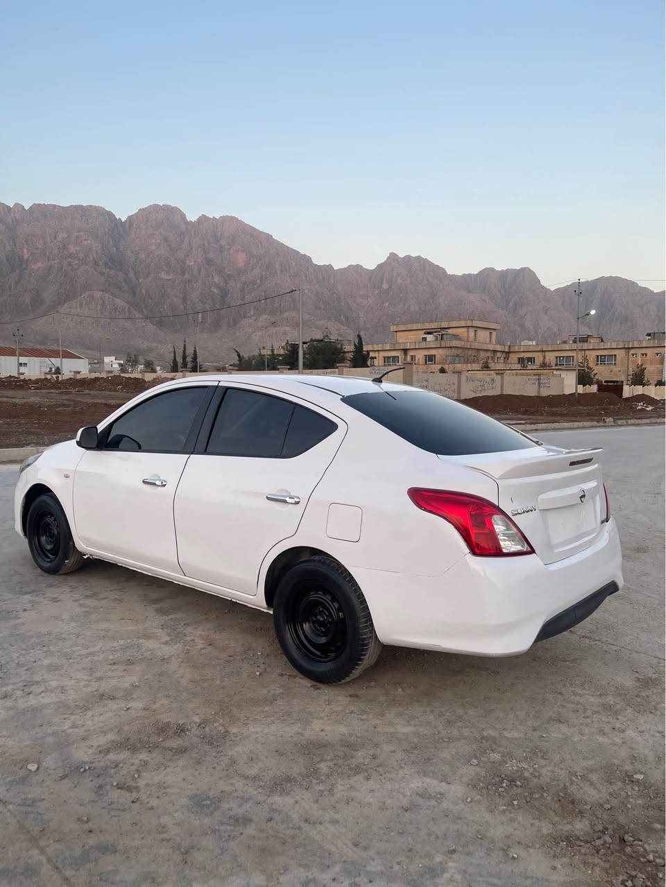 سڵاوی خواتان لێ بێت نیسان سنی لاکشمیبای مۆدیل ٢٠١٦ سەیارەکی جوان و رێک و پێکە ٥ بۆ ٦ پارچەی بۆیاغە سەقف و شانی نیەتی تۆزێک ناو گرتنی هەیە لە پێشەوە سەیارەکی بێ مەسرەفە رەقەم و سەنەوی و رێگاو ژینگە وبانی تەزەیە تا کۆتای ٢٠٢٨ بە ناو خۆمە رەقەم سلێمانیە گێڕ و مەکینە وتەحویل و وەکالە هەمووی بە شەرت سەیارەکە نرخی مناسبە بۆیە کە موشتەری نیت سەری خۆت و منیش مەیەشێنە بۆ پرسیار کردن
شوێن ڕانیە
نرخ ٨١ و کەمێک مەحامەلەی تێدایە
0751 807 6915 رانية, السليمانية
