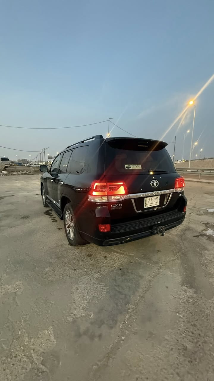 السلام عليكم
لاندكروز موديل 17 

رقم مميز بغداد 

8 سلندر 

8 ارباك 

السياره بيها صبغ البنيد و الجاملغ الخلفي بي كد شبر بينه وبين الباب 

و الباقي  كفاله

كرسي كهربائي  فتحه 

حساس امامي خلفي كامرات 4 

مكان السياره بصره 

سعر 445

***********
