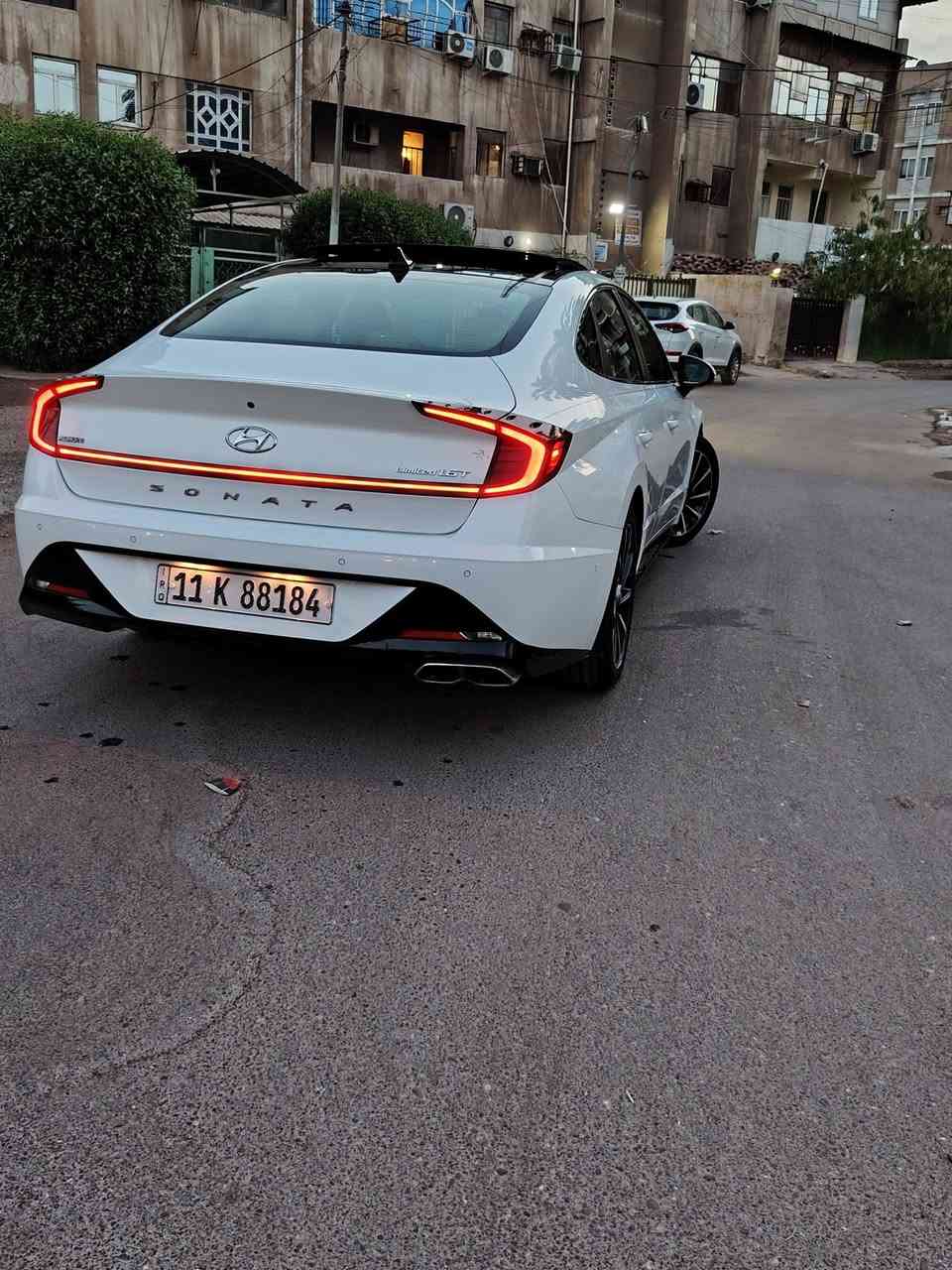 ---
سوناتا موديل 2023 فئة لمتدد فول الفول
اعلى فئة بالسوناتا 
  شنو ابالك بيها مواصفات
اوتو بارك تتقدم وترجع بالريمونت 
ضررها بنيد تبديل ولقديم موجود - بارد علا كد شبر - فقط
رقم بغداد  بسمي حجم المحرك 1600تيربو 290 حصان صاروخ 🚀 

1- بصمة ابواب لمس + تشغيل + صندوق
2- بانوراما ( فتحة سقف ) + بردة سقف كهربائي 
3- دشبول دجتال متغير 3 الوان
4- كشنات كنتارا حضن  
5- كشن كهرباء  2 امامي 
6- كشنات تدفئة تبريد
7- خزن 128 كيكا + ( android auto + apple car play)
8- 4 رادرات امامي وخلفي وجانبي + توقف تلقائي
9- اشاير في المري + نفطة عمياء في المري
10- انارة داخلية مركزيه 13 لون بلادي بيبان ودشبول
11- شاشة الحجم الكبير 12 انج + تحكم عام على السياره
12- سستم صوت BOSE الصوت 12 سماعة و دمام 2
13- لايت امامي 4 عدسات LED بكلايتات لد
14- هاندبريك بصمه + اوتو هولد للتوقف في الازدحامات
15- شاحنة طوارئ شحن سريع
16- منفذ USB امامي خلفي 
17- شفتات في الاستيرن كير ( تبترونك رياضي )
18- نظام المساعده على الاصطفاف
19- نظام الترحيب عنده الاقتراب داخل وخارج السياره
20- ويل سبورت حجم 18
21- 4 وضعيات قياده + تغير اللون في الدشبول 
22- نظام تحديد المسار 
23- مثبت سرعه 
24- نظام مستشعرات في الباب من تنفتح الباب تتوقف
25-داته شوب السياره 
25- تبريد السياره بيانو 
26- كيجات الكتورنية
27- كير 8 نمر دبل گلج
28-  خمس كامرات
السيارة مكانها بغداد الرصافه
اي استفسار الاتصال على الارقام
 غير متواجد على فيس فقط واتساب
سعرها 180 ورقة قفل صور الحادث مرفوقه
***********
