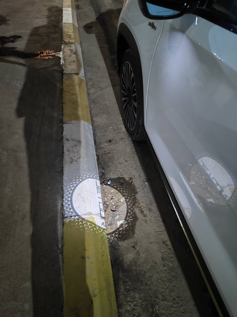 جيتور X90 بلص ابيض رقم بغداد 24 مكفولة السعر قفل 29 
اتصال ***********....
