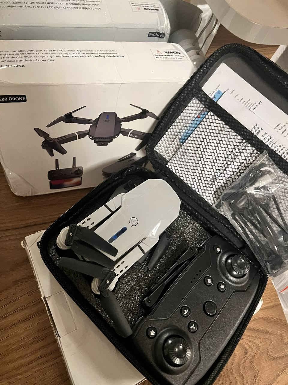 📦طائرة درون الذكي للتصوير – بجودة عالية
🎥 تصوير جوي بدقة عالية لتوثيق لحظاتك من السماء 

خفيف، ينطوي، وسهل تسيطر عليه من موبايلك.. 

✔️ كاميرا تصوير واضحة جداً 

✔️ يشحن بسرعة

✔️ مثالي للسفر، الطلعات، والذكريات الحلوة

🔋 بطارية قابلة للشحن + كيبل USB

🕹️ سهل الاستخدام – مثالي للهواة والمبتدئين

📦 يأتي مع حقيبة أنيقة لحمايته أثناء التنقل

السعر 35 الف والتوصيل #مجاني لكل محافظات العراق 

💬 للحجز خاص


**إذا كنت صاحب هذا الإعلان وتريد حذفه لأي سبب، رجاءا أرسل رسالة إلى الدعم الفني**