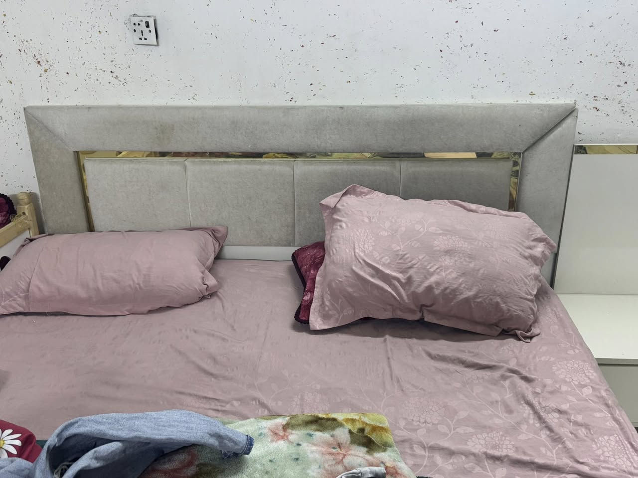 سلام عليكم ورحمة الله غرفت نوم لبيع سعر موناسب ***********
