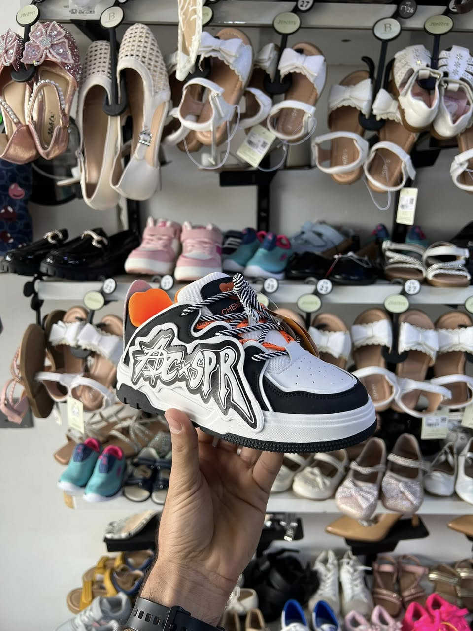 😎وصلتنا أقوى وجبة أحذية أطفال على الإطلاق 🔥
لكل أم تبحث عن الراحة والأناقة لطفلها 👶✨
اليوم نوفر لكم أحذية أطفال ماركات طبية أصلية 100% ✔️
مصنوعة من جلد طبيعي كامل بجودة عالية تحافظ على راحة القدم وصحتها طوال اليوم 🦶💙

🔹 موديلات حديثة ومميزة تنافس أكبر الأسواق
🔹 تصاميم كيوت تناسب البناتي والولادي
🔹 خفيفة، مريحة، ومثالية للمشي والحركة
🔹 جودة عالمية بأسعار ولا بالأحلام 💥

💰 وبسعر هو الأرخص على مستوى العراق والموصل
🔥 مقارنة بالسوق… الفرق واضح بالجودة والسعر!

لا تضيع الفرصة ❗ الكمية محدودة
سارع بالحجز قبل نفاذ القطع 🚨

📍 متوفر حالياً داخل المحل
📦 توصيل متوفر لجميع المناطق

#احذية_اطفال #ماركات_اصلية #جلد_طبيعي #موصل #العراق #عروض #اطفال #كيوت #جودة_عالية #ارخص_سع


**إذا كنت صاحب هذا الإعلان وتريد حذفه لأي سبب، رجاءا أرسل رسالة إلى الدعم الفني**