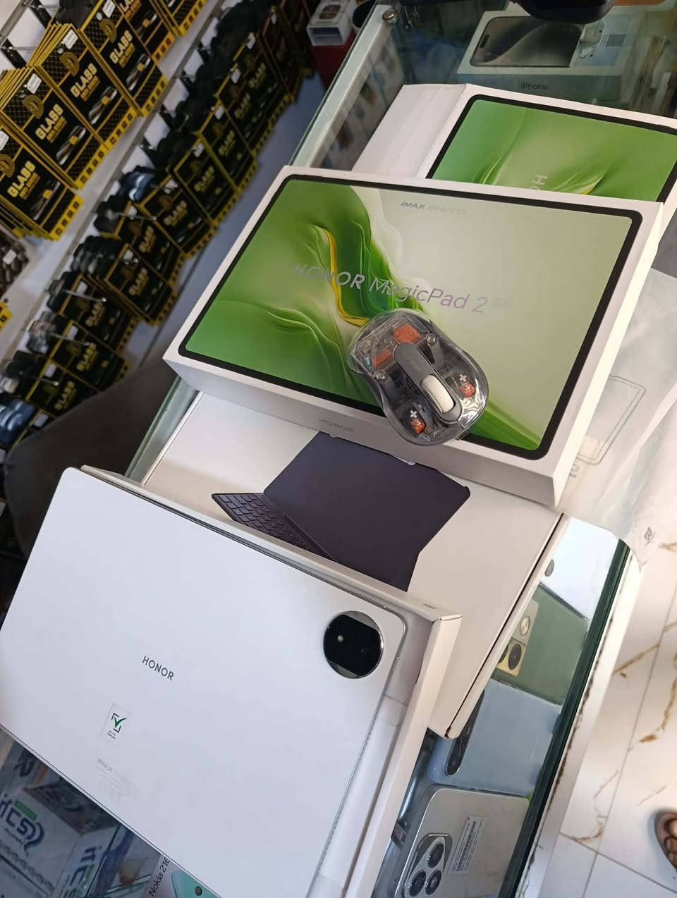 هونر ماجيك باد2 حجم 12.3انج ايباد معروف شاشة OLed تردد144هيرتز ببجي120فريم بطارية10050شحن 66w استخدام قليل كامل ملحقات مع كامل الهدايا وهدية اضافية مني ماوس ب30الف مشتريه الايباد سعرة الجديد 910الف اني رايدة ب775 وبيه مجال بسيط مكاني بغداد العامرية للاستفسار وتساب***********
