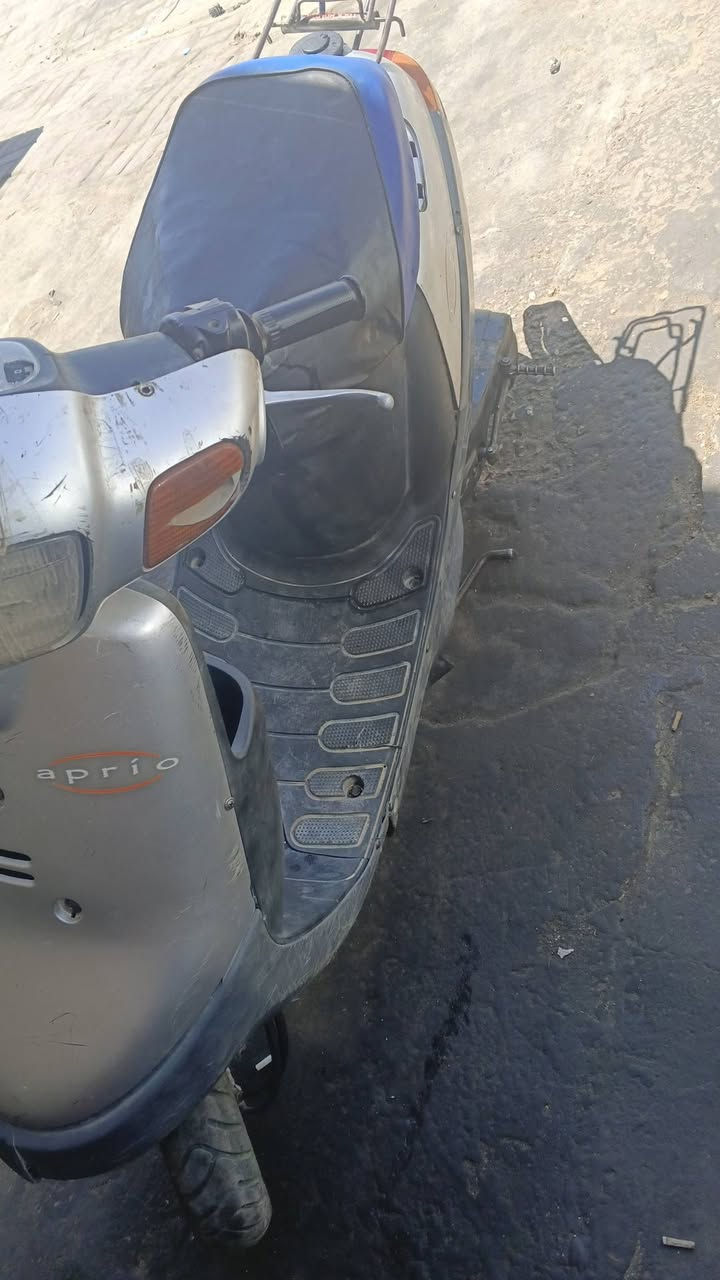 دراجه 2003 بطه للبيع سعر 175 وبها مجال ثلاث شغاله كل شيء ما بيها اللي يريد يتواصل على الرقم ***********
