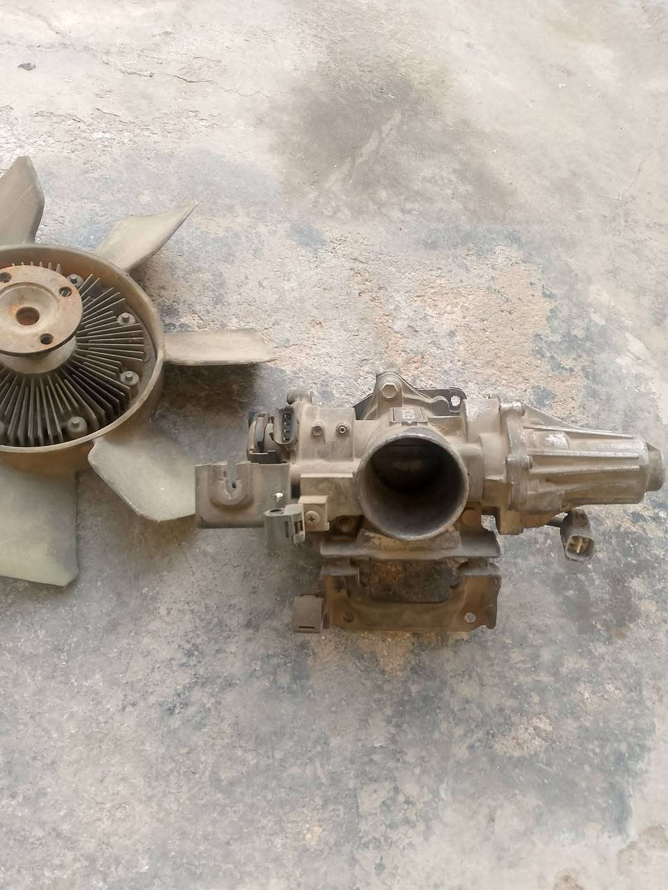 سلام عليكم شباب بطل محور ميكانيكي يعني نسه لفصله دوسه كامله وطبيعي وياا مروحه وكلج جدد ب50الف ثنينهن ‏‪***********‬‏
