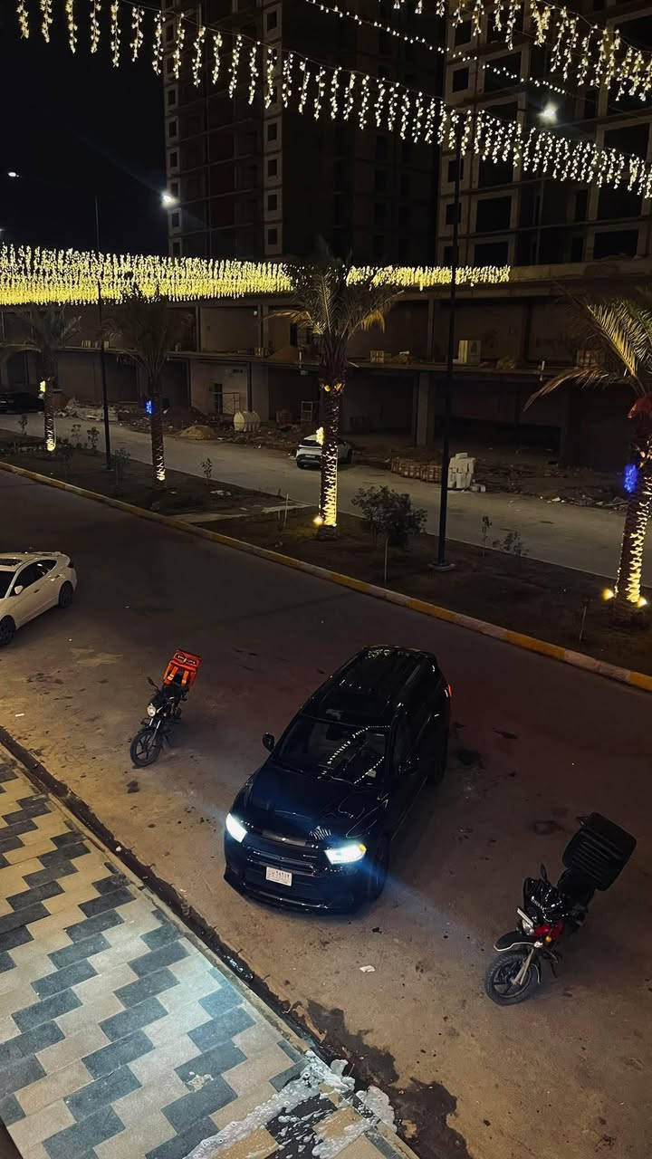 Dodge Durango Citadel 2018

⚫ اللون: أسود

🔧 سيتاديل فول | دفع خلفي | مكينة 3.6

📊 العداد: 81,000 ميل

---

✨ المواصفات:

• 3 صفوف، المقاعد الخلفية VIP

• داخلية جلد بيجي

• شاشة كبيرة 8.4 + نظام Uconnect

• دعم Apple CarPlay و Android Auto

• كاميرا خلفية

• ستيرن كهرباء مع الذاكرة

• ذاكرة للمقاعد (Driver Memory)

• حساسات أمامية وخلفية

• رادار أمامي

• رادار نقطة عمياء

• مقاعد كهربائية

• تكييف 3 صفوف

• تدفئة وتبريد للمقاعد الأمامية

• تدفئة ستيرن

• تبريد وتدفئة للمقاعد الخلفية

• فتحة سقف

• نظام صوت قوي 10 سماعات Alpine Premium Audio

• تشغيل بصمة

• دخول ذكي

• شفتات تبديل

• مثبت سرعة

• نظام المحافظة على المسار

• تحذير تصادم

---

🔧 إضافات:

• سبايدر خلفي عدد 2

• لحية أمامية

• كفرات لون أسود لليدات والمرايا بدل النيكل

• أنبوب صالنصة (جمالي فقط)

---

📌 ملاحظات:

• السيارة كاملة بدون أي نقص

• وارد أمريكي

• أعلى مواصفات بالدورنكو

• نظيفة جداً وبحالة ممتازة

• حادث قطعة واحدة فقط

• سنوية باسمي (تحويل ثاني يوم)

للتواصل ***********

بغداد / حي الجهاد 

السعر ٢٣٠ وبيها مجال
