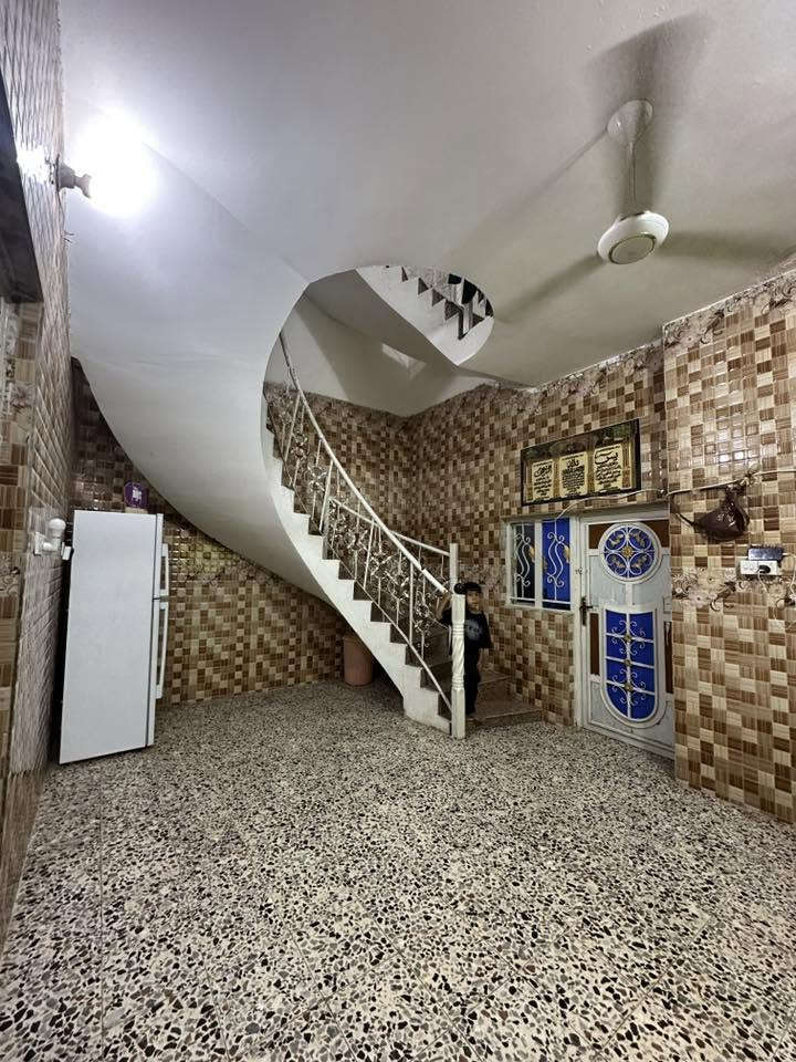 بيت للبيع المساحة 145م متكون من طابقين بيت بناء جديد في حي العصري شارع بيت الشيخ علي المياحي 
التفاصيل والسعر الاتصال على الرقم ‭***********‬
