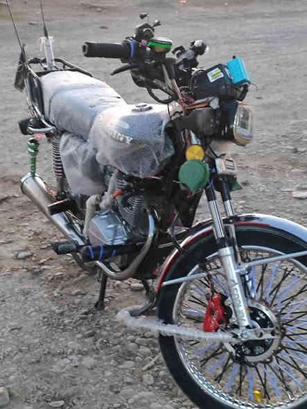 برایان ئەم گوڵە ڕەشەم بۆتان هێناوە 🖤
ساڤینی 2022  مَاشَاءَ‌ اللّٰه‌  ماڵەکە لەقوەتی خۆی بێزارە
مەکینەی کەپسە بێ چرکە بێ تەقەو ڕەقە کامل جواکاری  بۆ کراوە
لیدی بۆ بەستراوە  ویلی پڕی ئەسلی لهسەرە ماڵەکە هەتا بڵێی قایموو بەقوەتە جایزە ماڵی دۆستە
نرخەکەشی 575 معامەله 
زۆز زۆر  لە 23 ێو 24 باشترە 
*********** رانية
