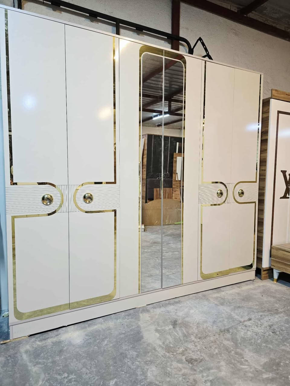 غرفة نوم اصدار 26 مستعملة تركيه 
 نضافة 95٪💯
عدد القطع / 9
نضام / ابواب💢
شازلونه/ مخزن 
سرير مخزن 
سكك هايدروليك 
قماش وتر بروف
سعرها / ٩٠٠ 💸
شد ونقل داخل بغداد مجاني🚛
يوجود توصيل محافضات


**إذا كنت صاحب هذا الإعلان وتريد حذفه لأي سبب، رجاءا أرسل رسالة إلى الدعم الفني**