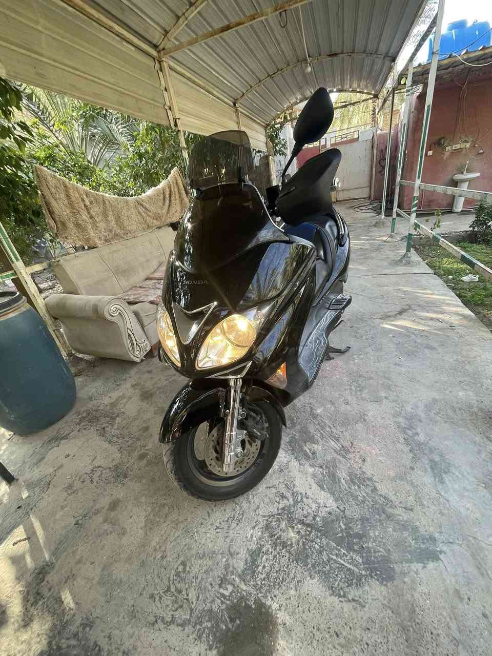 فورزه 08 عميه دراجه مكفوله كفاله عامه مال ربمه ماصالهه شهرين من نازله
١١ ورقه وبيهه مجال مكانهه ديالى جديده الشط 
***********
