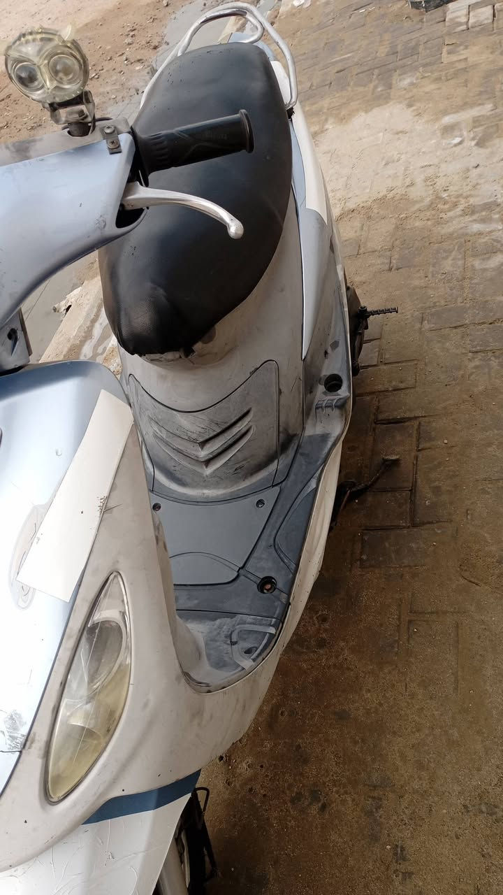 سلام عليكم دراجه ماكس منغولي للبيع نضيفه مامفتوحه خرسه دراجه نهضه ومشي خير من الله ماناقصه شي بس باتري والعينه مال الكلوب موجوده مكانه السماوه الجربوعيه لاوله سعره 750 وبيه مجال بسيط***********
