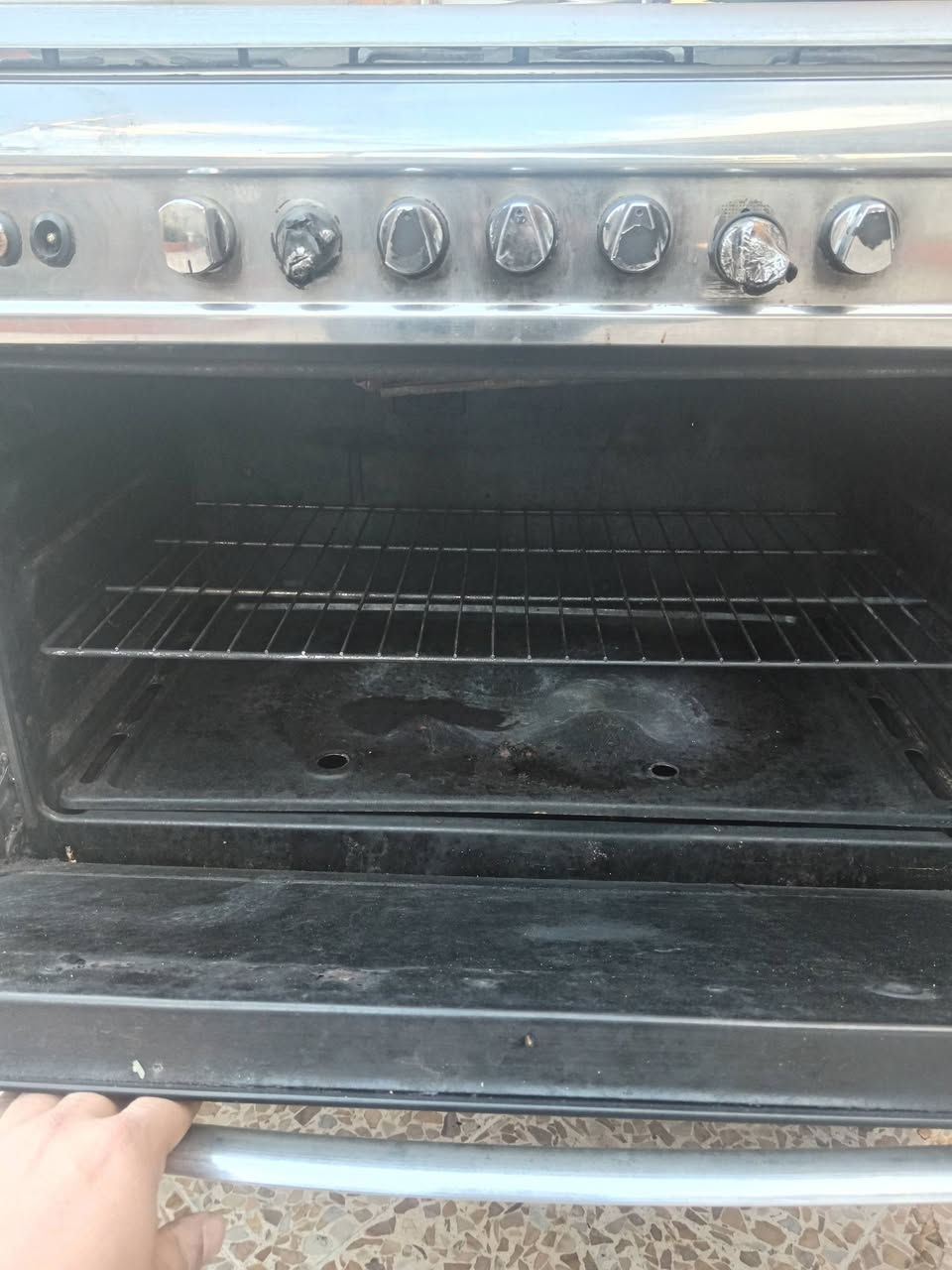 طباخ شغال للبيع في حي الصحة الثانية الأيسر قرب محطة تعبئة الحاصود السعر ١٢٥ وبي مجال للتواصل ***********
