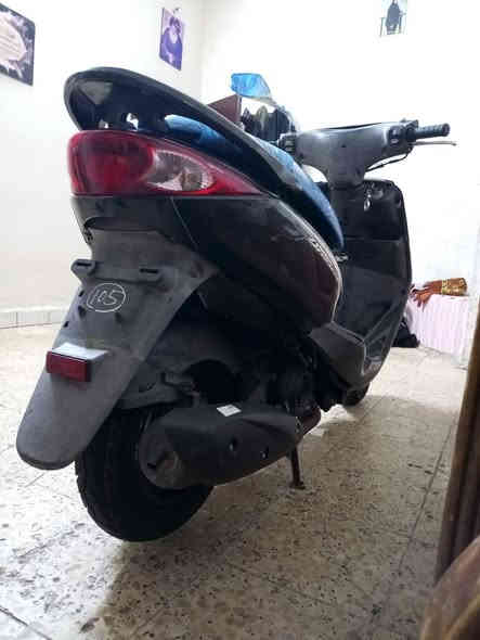 سلام عليكم دراجه بريز للبيع دراجه جديده مكينه مامفتوحه كفرات ختم واحد سلف هندر كهربائيات كلهة شغاله دراجه جديده  السعر 700 وبيه مجال المكان حي اور الاستفسار ***********
