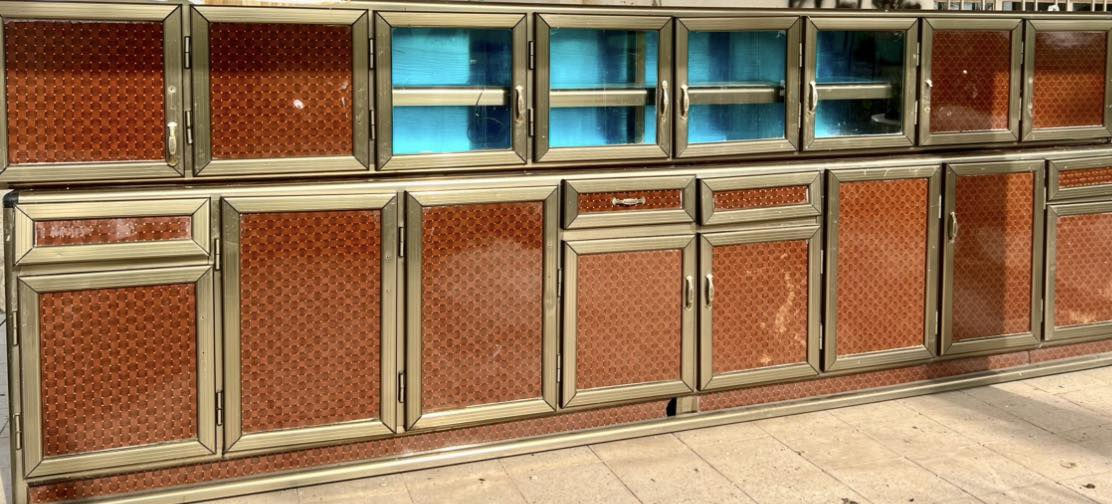 كاونتر طول 4متر يتكون من8ابواب شغل بغداد نضافه 100/100. ***********
سعر. 400
