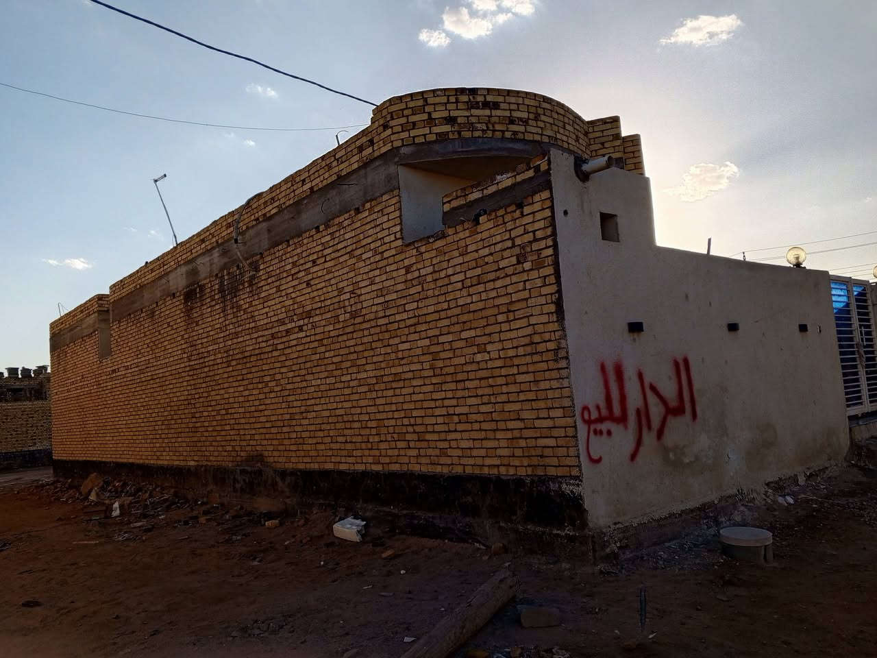 بيت للبيع   200 متر  بناء سنه 2025
المنطقه  الكناهره   قرب القاظي فرقد   ستفسار  ***********
