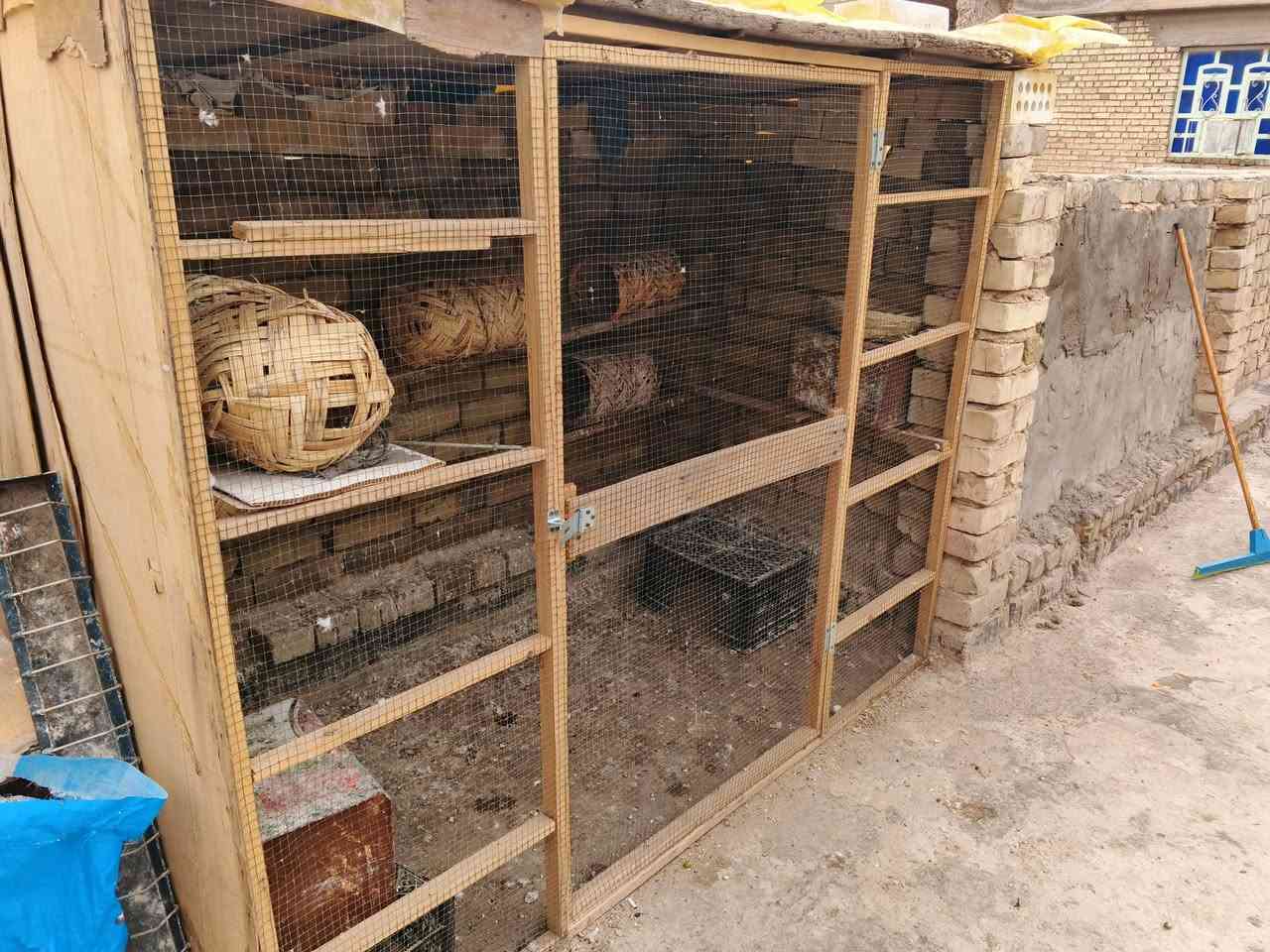 السلام عليكم شباب هاي واجهيه اللبيع السعر 30الف عرض متره ونص وطول متر راقم الهاتف ***********
