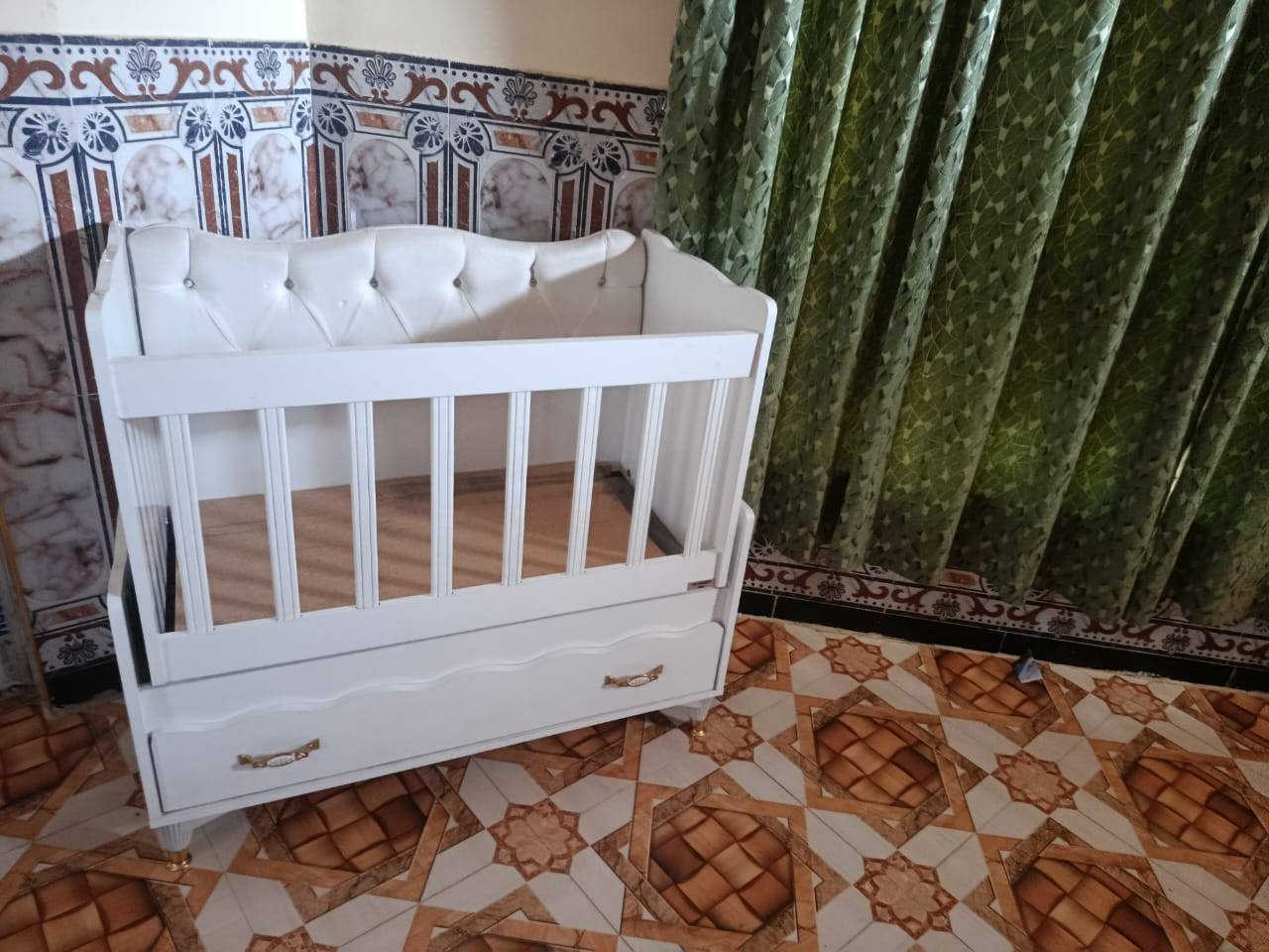 مكلف بالنشر /////سلام عليكم سبلت 2 طن جنرال سعر 250مع سرير طفل سعر 100 للاستفسار***********
