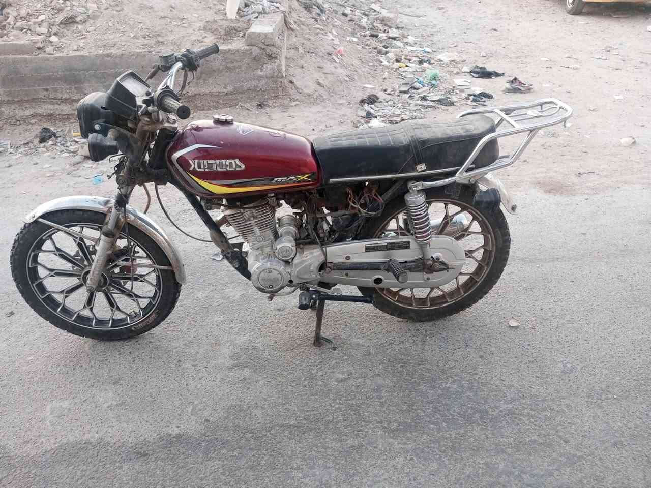 دراجه ايرانيه للبيع موديل 24 شغاله نقص باتري وصفاحيات السعر 350 مكاني الخطيب الزراعي هاتف ***********
