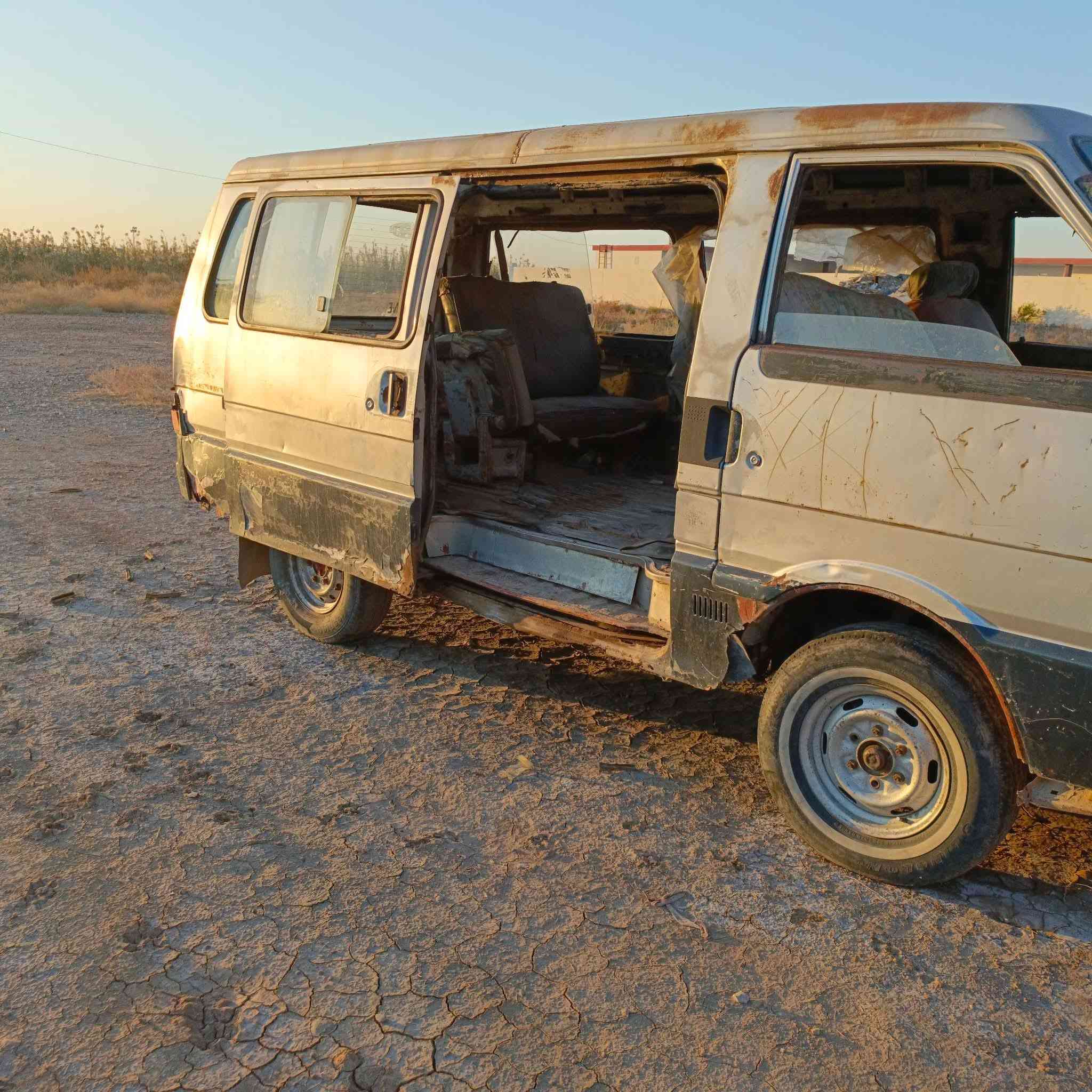 السلام عليكم كيه بسته موديل 93.....( مكينته كايمه)    كفاله عامه شاصي نضيف  واكسل جديـــــــــد جامه اماميه وخلفيه جديد  صدر امامي نضيف خير من الله مثل ما شوفون النصبه لايتات ضفيره كهرباء كله شغال ونضيف لاديتر جديد خير من الله اي حماوه ما جانت صير بيه تايرات و وياله نضيفه داخله شويه متعوب  مثل ما واضح سياره خير من الله جانت ابيعه على وضعه رقم صدامي بدون راعي سنويه ساقطه ابيع كوم حديد بيه ربح خير من الله غراضه كله نضيفه السعر.............(   11 ورقه وبيه مجال )..... المكان.......... ديالى _ جديدة الشط......... رقم تليفوني *********** بي واتساب موجود راسلني عليه ويصير خير انشالله
