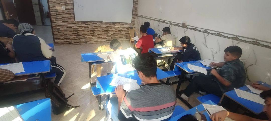 🛑 بشرى سارة لطلبتنا الأعزاء 🛑
🎯 طريقك نحو الـ100 يبدأ من هنا!
يعلن الأستاذ جعفر السعدي (بكالوريوس رياضيات) وصاحب الخبرة التي تزيد على 10 سنوات في تدريس مادة الرياضيات والمنهاج الوزاري، عن فتح باب التسجيل في الدورات التقوية الشاملة للعام الدراسي الجديد.
📚 المراحل المشمولة: ✅ الأول المتوسط
✅ الثاني المتوسط
✅ الثالث المتوسط
✅ الرابع الإعدادي
✅ الخامس الإعدادي
✅ السادس الإعدادي
🎁 مزايا خاصة للطلبة: 🤝 خصومات مميزة للأشقاء المسجلين معاً. 🤍 خصم 50% للأيتام دعماً لمسيرتهم التعليمية.
🌟 لماذا التسجيل معنا؟ ✔️ شرح مبسط ومفصل لجميع فصول المنهج. ✔️ امتحانات يومية وأسبوعية وشهرية. ✔️ أسئلة وزارية ونماذج امتحانية حديثة. ✔️ متابعة مستمرة حتى موعد الامتحان. ✔️ التركيز على أهم الأفكار والأسئلة الوزارية لضمان أعلى الدرجات.
📍 المكان: معهد إشراق الخاجية كوت الخاجية – شارع 40
📞 للحجز والاستفسار: واتساب: ***********
⚠️ المقاعد محدودة لضمان المتابعة الفردية والتركيز مع كل طالب.
🔥 احجز مقعدك الآن وابدأ رحلتك نحو التفوق والنجاح.
