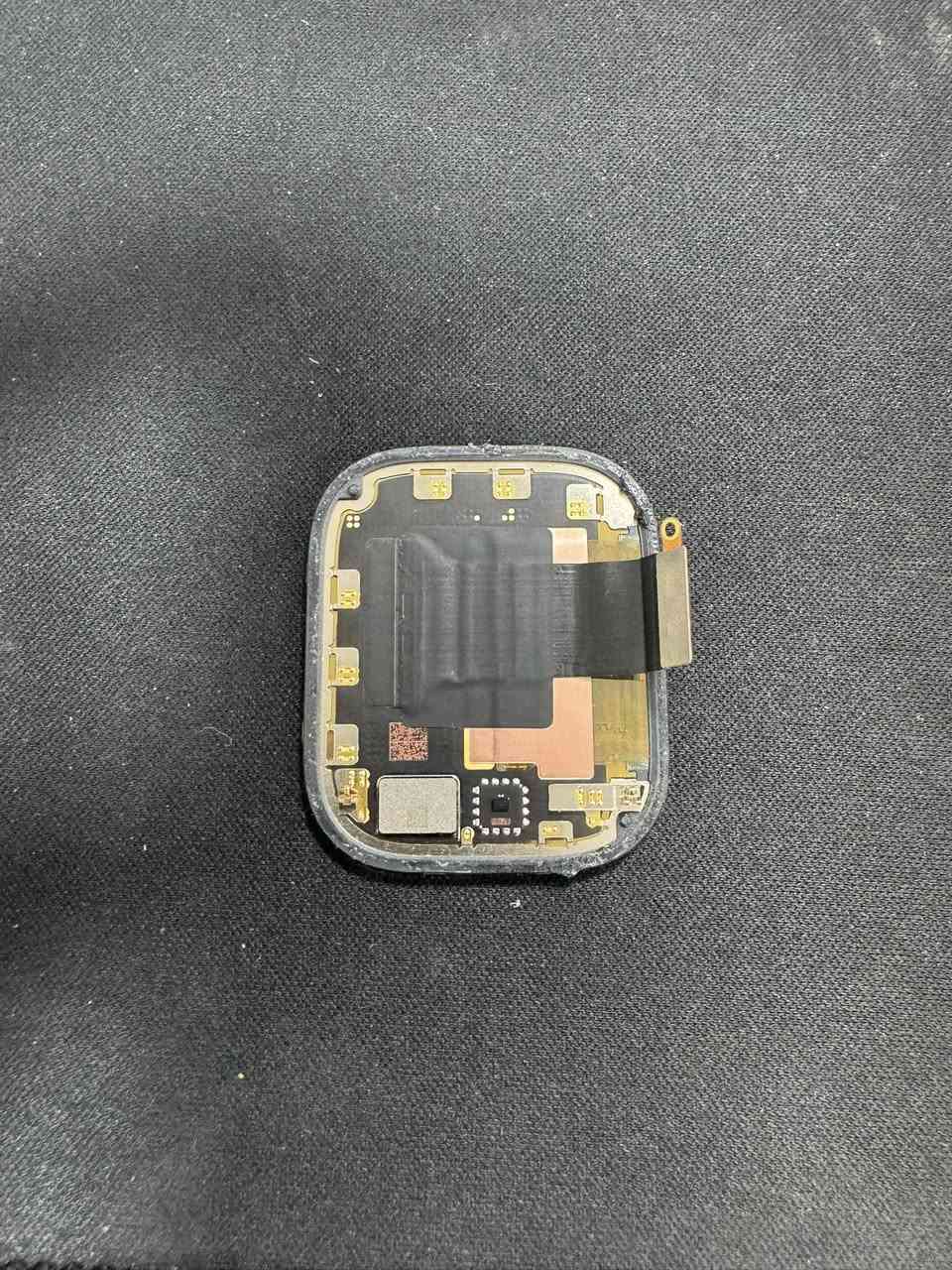 سلام عليكم 
متوفرة شاشه ساعة آبل الترا 1 اصليه تفصيخ بدون ضرر بدون خدش شغاله و على الفحص سعرها ١٥٠ الف مكاني بغداد ***********
