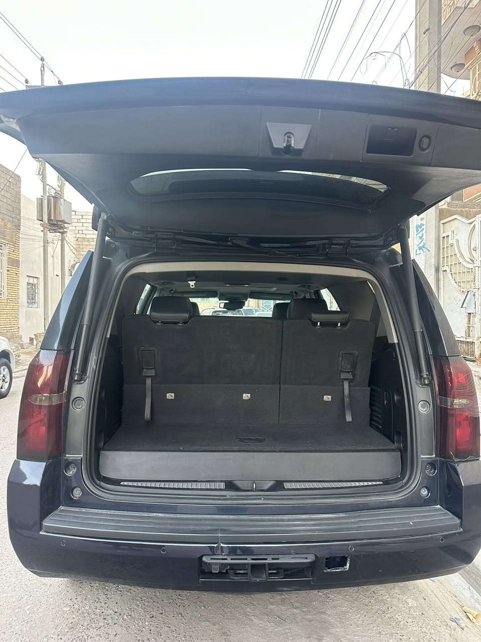 السلام عليكم 
تاهو ٢٠١٩ رقم بغداد بأسمي 
مواصفاتها  LTZ
حادث جاملق وبنيد 
رقم الموبايل: ***********
سعر السيارة: ٣٣٠
