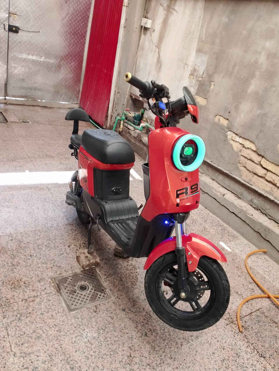 ار9 موديل2026
دراجه غنيه عن التعريف 
السله موجوده بيها شخط جبير مبين بتصوير 
سويت حادث بسيط الدراجه صار تقريباً شهرين من طلعتها من محل يوسف جويه اخذتها بل قصد750 اريد أبيعها 550 *********** واتساب ومتواجد فيس❣️
