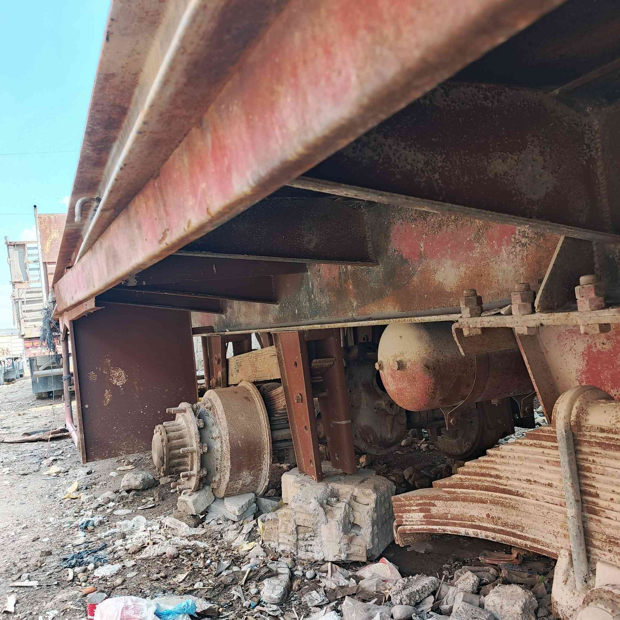 السلام عليكم عربانه للبيع جديده حداديه شاصي ١٦ طوله ١٢ونص مكاني بغداد
رقم‏‪***********‬‏
