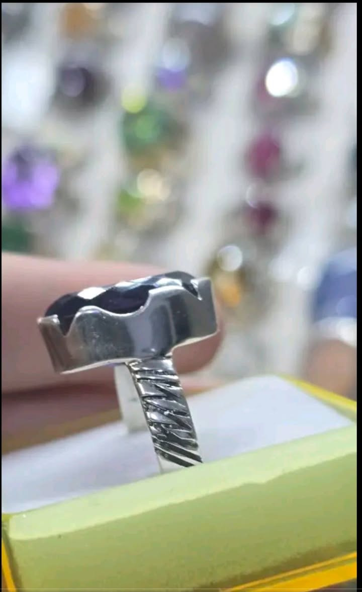 جمشت افريقي صياغه يدويه نجفيه فضه عيار 925 قطعه جميل جدا الاستفسار عن الخاص


**إذا كنت صاحب هذا الإعلان وتريد حذفه لأي سبب، رجاءا أرسل رسالة إلى الدعم الفني**