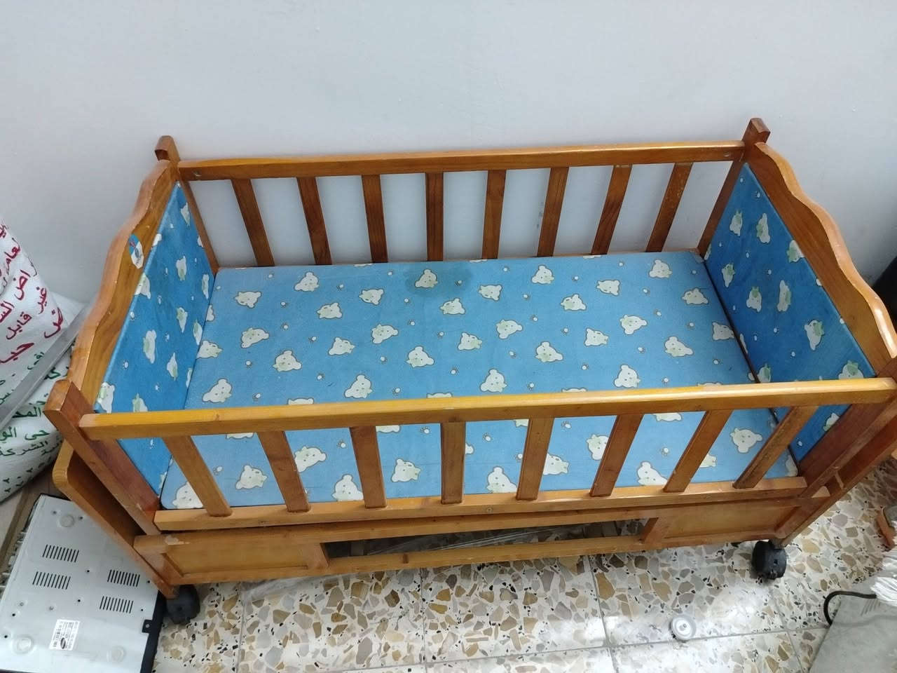 غراض مستعملة للبيع نظيفة جداً .
1- فرن كهربائي نظيف حجم وسط عدد 1
2- حاجز خشبي ديكوري اخو الجديد عدد 1
3- سرير اطفال خشبي  نضيف جداً 
4- ثريات ليد حديثات  زوج للبيع .. 

 السعر الكلي : 110 
للتواصل : *********** ..
المكان : الحسينية شارع الشريفي مقابل اسواق الشريفي
