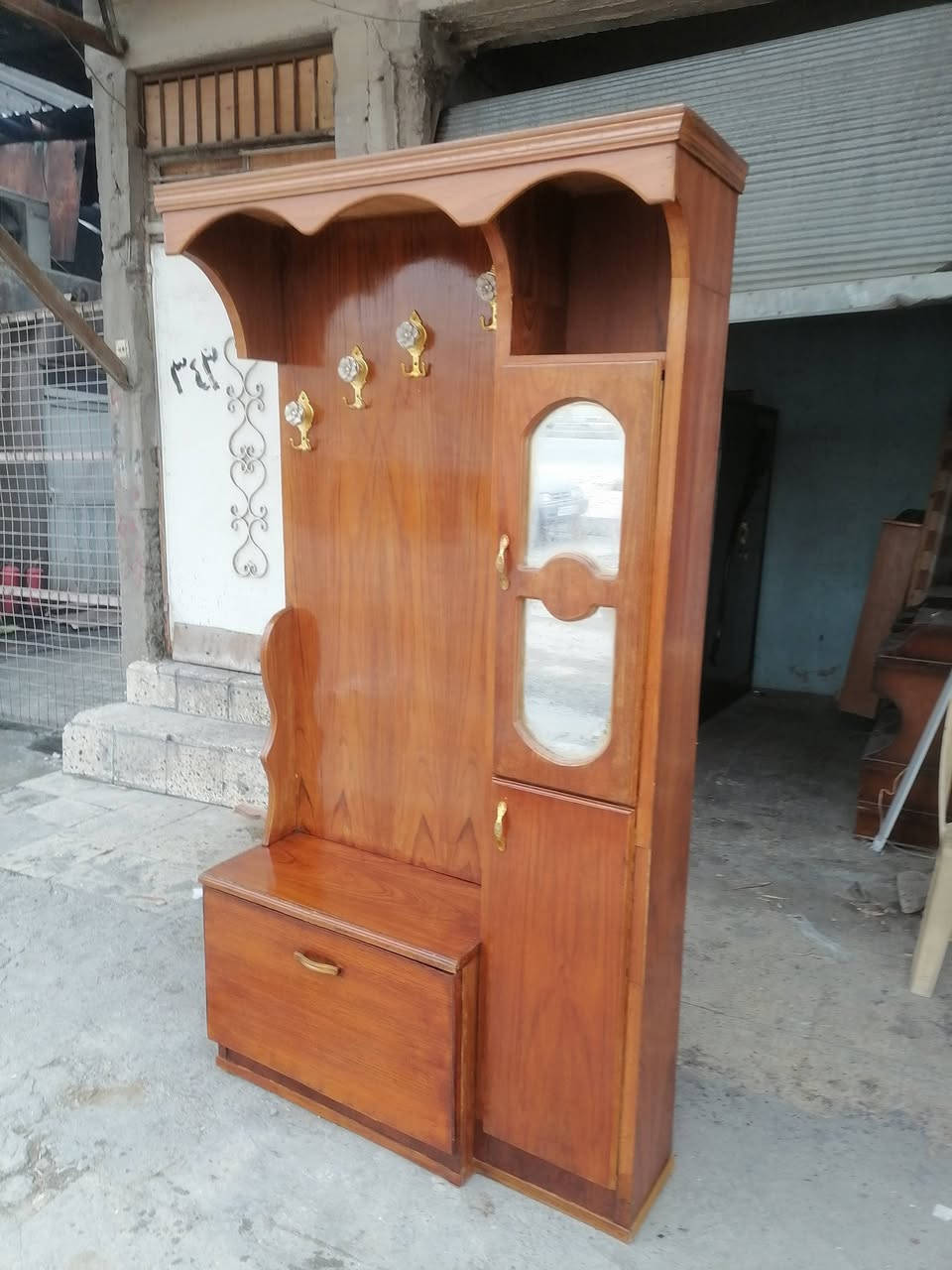 قنصور ٥ ابواب نظيف جدا شغل ثقيل
ميز تواليت نظيف جدا جدا شغل ثقيل
زاوية ملابس نظيفة جدا
***********
