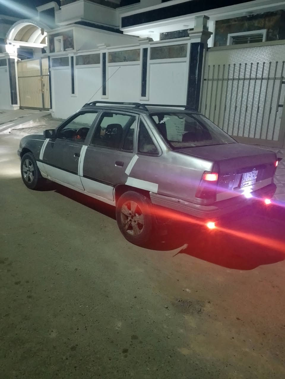 للبيع اوبل كاديت بسعر جدآ مناسب موديل 92 سنويه جديده تحويل ثاني يوم سياره مال عمل وقتصاديه محرك 1600 گير عادي  السعر قفل من الاخير 13ورقه عليهه غرامه 100 الف ينزلن من السعر مكان الرمادي مجمع اليرموك ***********
