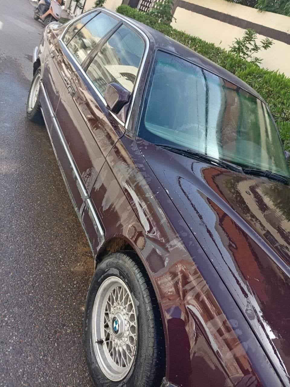 السلام عليكم.  انتبه السعر  .BMW.730.I
ترهم بالتقسيط كل شهر 3 ورقات 
السيارة بيهه صبغ كم مكان فقط 

السيارة بيها خياس جوة الباتري .100الف فقط 
صالنصه خايسة ويحتاجلها بطيخة خلفية سعرها 110 الف
صدر جديد .لكن الدبلات مابدلتهن .وفلنجات .يحتاج تبديل 
.تبريد ياباني متضومة كاملة لكن الكونترول عطلان مال التشغيل 
  
رقم اربيل .اتريد تحويل اتريد وكالة . سنوية ساقطة من 3 سنوات

كير جديد شادة 
مكينة جديدة شادلها 
تايرات جديدة 

مراوس بسيارة صفرة .بدون فرق وكون 
او بيع نقد 25 ورقه قفل. 

*********** سامر ابو مهدي 
***********
