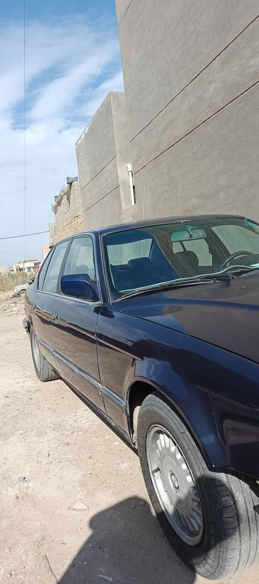 السلام عليكم
بي إم للبيع موديل 87 
السياره معمره جديد
بس دعاميات يرادله 
ترايك من البصره الزاخو
سعره 35 
للستفسار ***********
***********3
