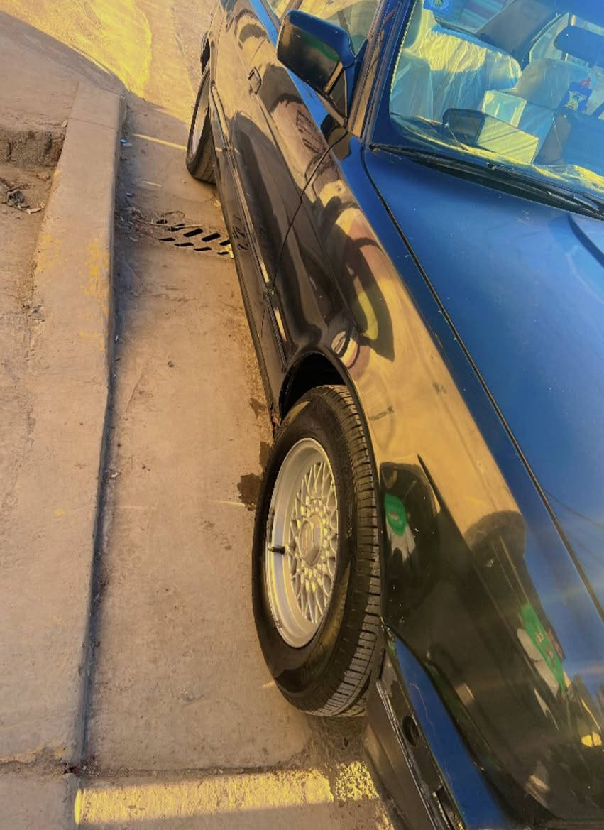 السلام عليكم بي ام دبليو موديل 92رقم بغداد  حجم 525كير مكينه خير من الله تخم تاير سياره جديده ونظيفه جاهزه ترايك وين ما تريد كهربائيات كلها شغاله تحويل ثاني يوم  العنوان بغداد بسمايه ***********
